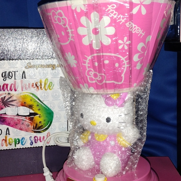 Hello Kitty Lamp - Picture 8 of 11